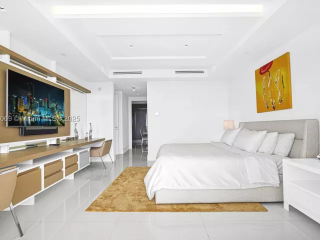 4-bedroom condo for sale in Bal Harbour - 9701 Collins Ave 2103S - MondialRealty