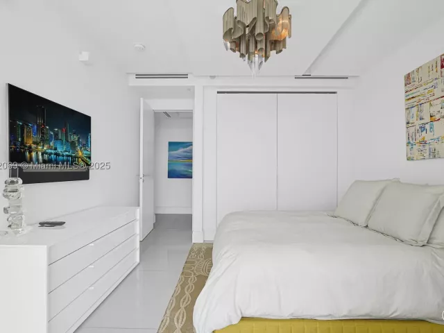 4-bedroom condo for sale in Bal Harbour - 9701 Collins Ave 2103S - MondialRealty