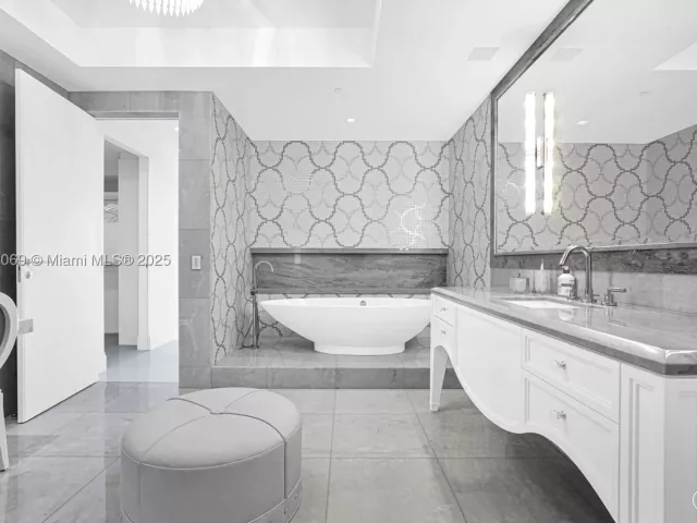 4-bedroom condo for sale in Bal Harbour - 9701 Collins Ave 2103S - MondialRealty