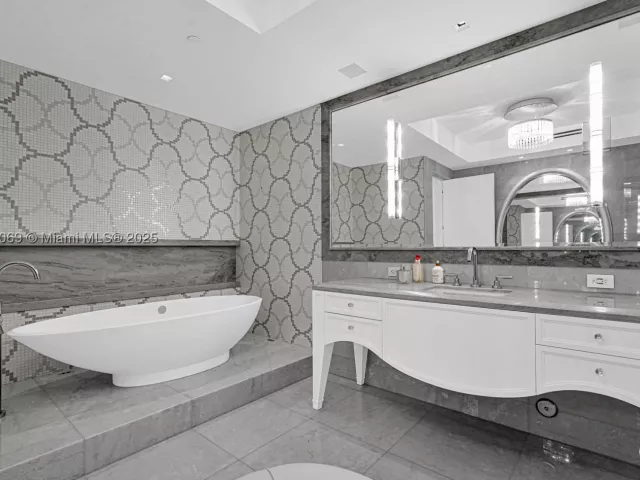 4-bedroom condo for sale in Bal Harbour - 9701 Collins Ave 2103S - MondialRealty