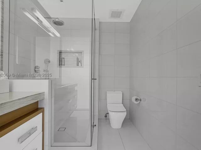 4-bedroom condo for sale in Bal Harbour - 9701 Collins Ave 2103S - MondialRealty