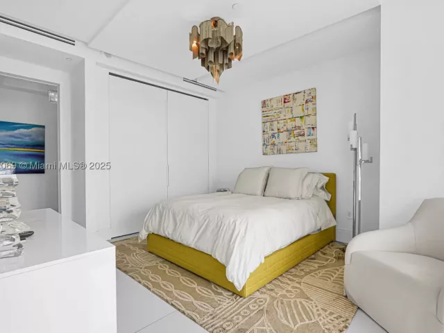 4-bedroom condo for sale in Bal Harbour - 9701 Collins Ave 2103S - MondialRealty