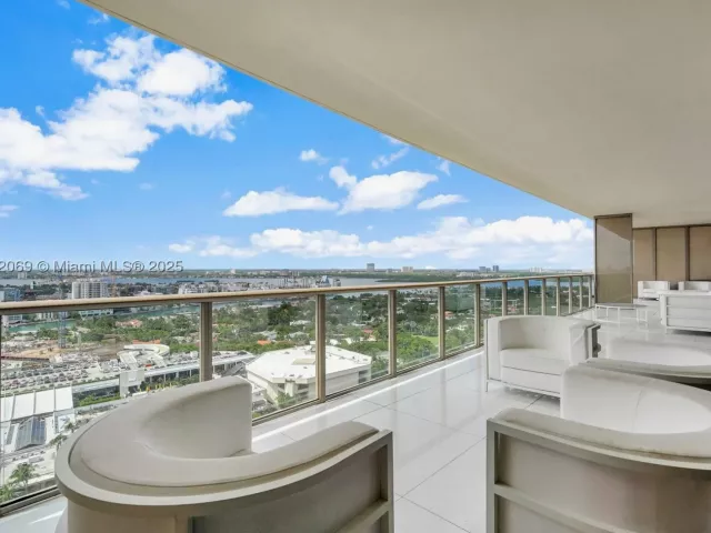 4-bedroom condo for sale in Bal Harbour - 9701 Collins Ave 2103S - MondialRealty