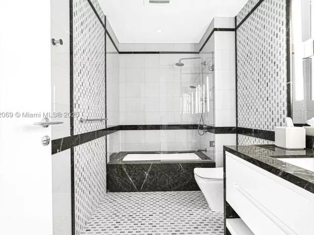 4-bedroom condo for sale in Bal Harbour - 9701 Collins Ave 2103S - MondialRealty