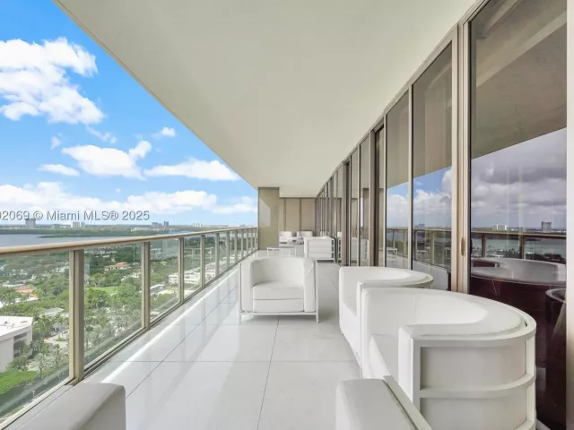 4-bedroom condo for sale in Bal Harbour - 9701 Collins Ave 2103S - MondialRealty