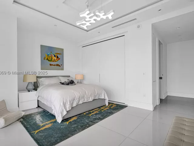 4-bedroom condo for sale in Bal Harbour - 9701 Collins Ave 2103S - MondialRealty