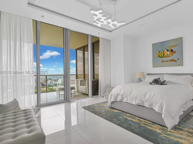 4-bedroom condo for sale in Bal Harbour - 9701 Collins Ave 2103S - MondialRealty
