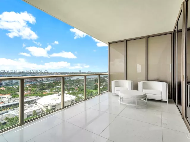 4-bedroom condo for sale in Bal Harbour - 9701 Collins Ave 2103S - MondialRealty