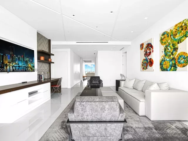 4-bedroom condo for sale in Bal Harbour - 9701 Collins Ave 2103S - MondialRealty