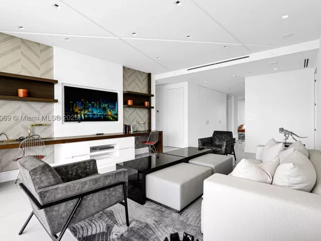 4-bedroom condo for sale in Bal Harbour - 9701 Collins Ave 2103S - MondialRealty