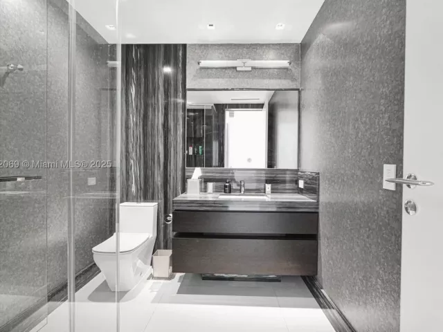 4-bedroom condo for sale in Bal Harbour - 9701 Collins Ave 2103S - MondialRealty