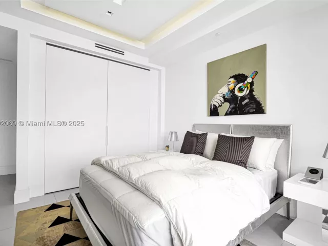4-bedroom condo for sale in Bal Harbour - 9701 Collins Ave 2103S - MondialRealty