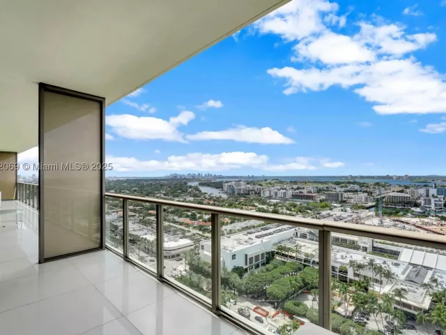 4-bedroom condo for sale in Bal Harbour - 9701 Collins Ave 2103S - MondialRealty