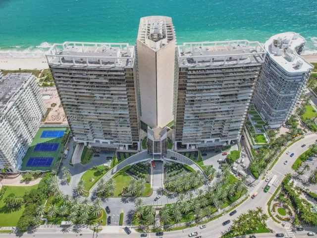 4-bedroom condo for sale in Bal Harbour - 9701 Collins Ave 2103S - MondialRealty