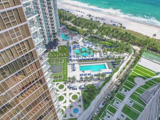 4-bedroom condo for sale in Bal Harbour - 9701 Collins Ave 2103S - MondialRealty