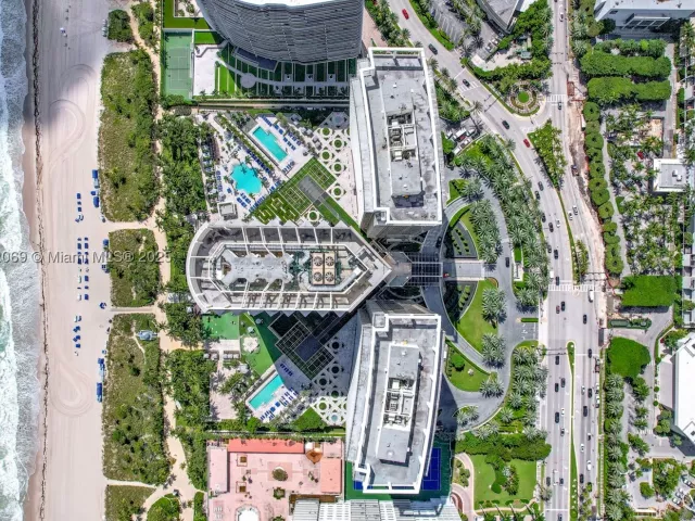 4-bedroom condo for sale in Bal Harbour - 9701 Collins Ave 2103S - MondialRealty