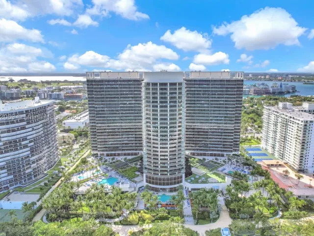4-bedroom condo for sale in Bal Harbour - 9701 Collins Ave 2103S - MondialRealty
