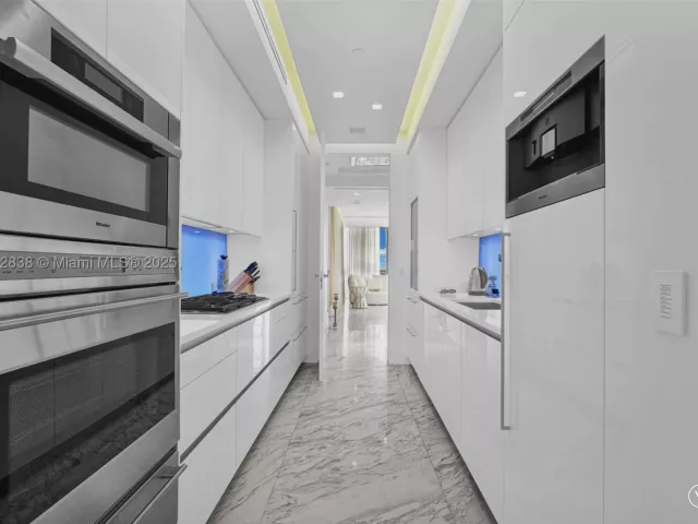 3-bedroom condo for sale in Bal Harbour - 9701 Collins Ave 2104S - MondialRealty