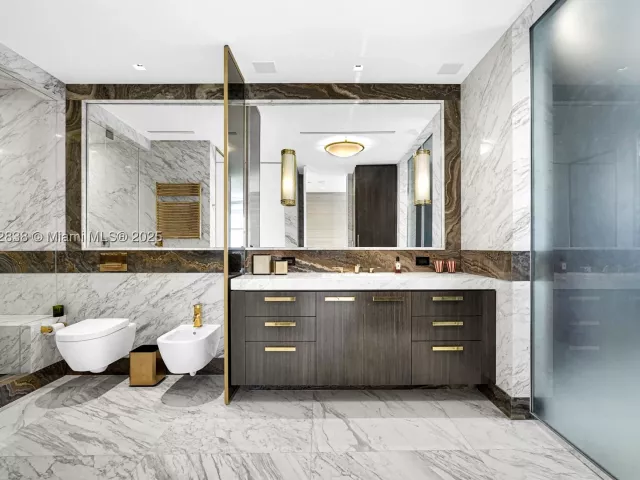 3-bedroom condo for sale in Bal Harbour - 9701 Collins Ave 2104S - MondialRealty