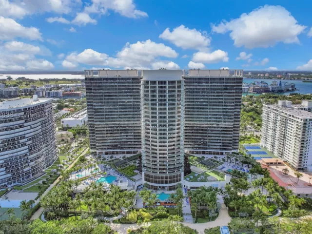 3-bedroom condo for sale in Bal Harbour - 9701 Collins Ave 2104S - MondialRealty