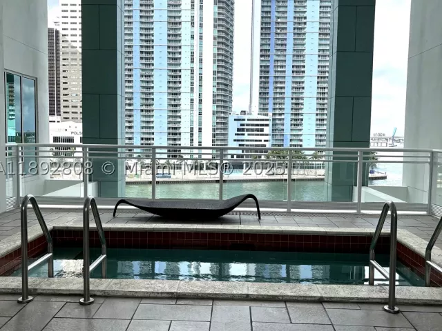 2-bedroom condo for sale in Miami - 900 Brickell Key Blvd 2602 - MondialRealty