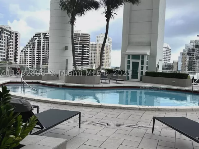 2-bedroom condo for sale in Miami - 900 Brickell Key Blvd 2602 - MondialRealty