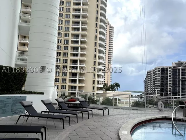 2-bedroom condo for sale in Miami - 900 Brickell Key Blvd 2602 - MondialRealty