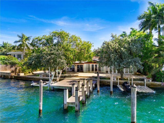 Home for sale at 444 W Rivo Alto Dr - photo 6632763