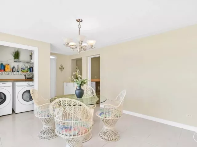3-bedroom home for sale in West Palm Beach - 822 Avenida Hermosa - MondialRealty