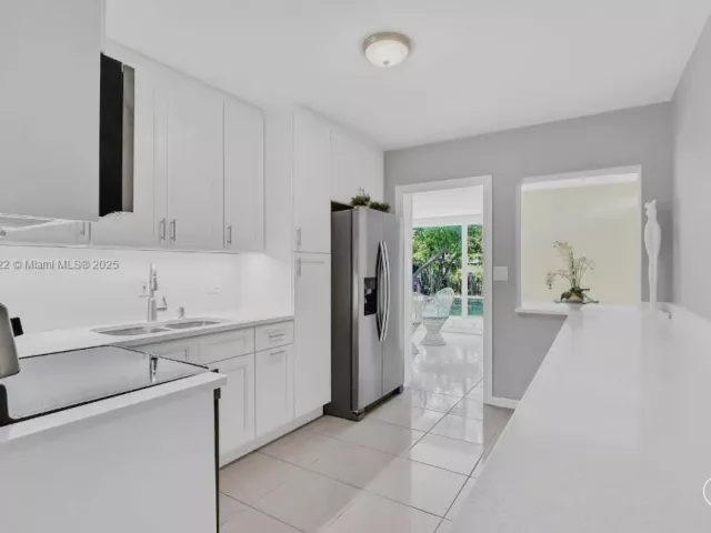 3-bedroom home for sale in West Palm Beach - 822 Avenida Hermosa - MondialRealty