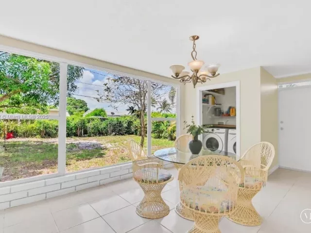 3-bedroom home for sale in West Palm Beach - 822 Avenida Hermosa - MondialRealty