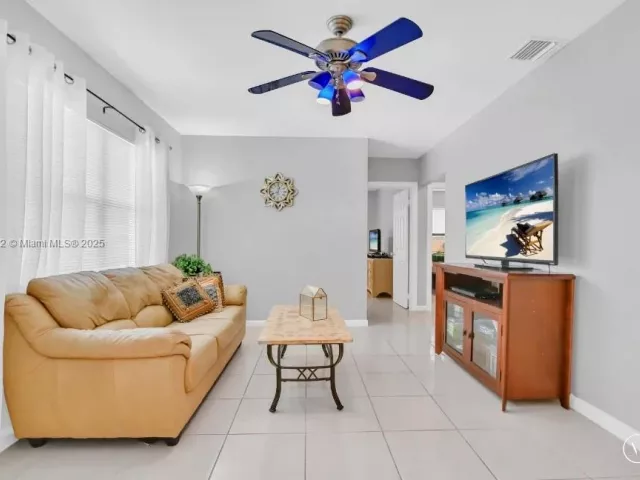 3-bedroom home for sale in West Palm Beach - 822 Avenida Hermosa - MondialRealty