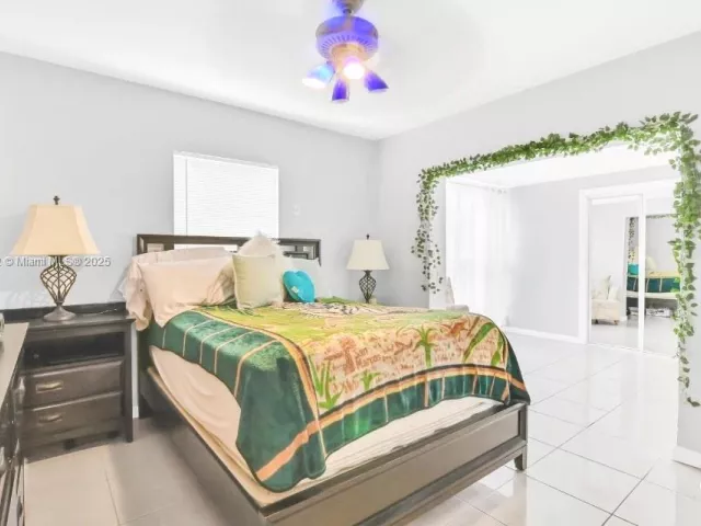 3-bedroom home for sale in West Palm Beach - 822 Avenida Hermosa - MondialRealty
