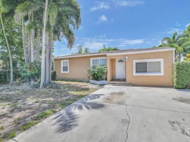 3-bedroom home for sale in West Palm Beach - 822 Avenida Hermosa - MondialRealty
