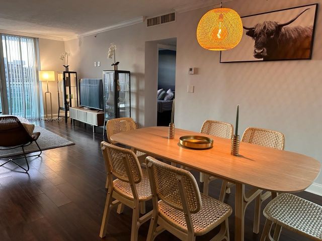 1-bedroom condo for rent in Hollywood - 3000 S Ocean Dr 612 - MondialRealty