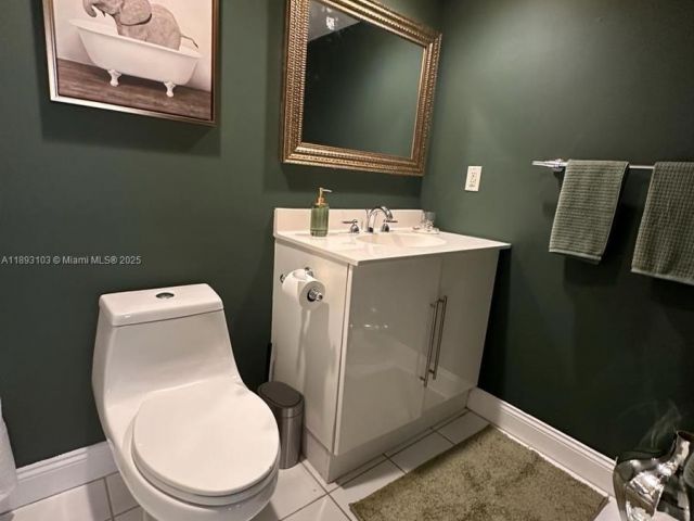 1-bedroom condo for rent in Hollywood - 3000 S Ocean Dr 612 - MondialRealty