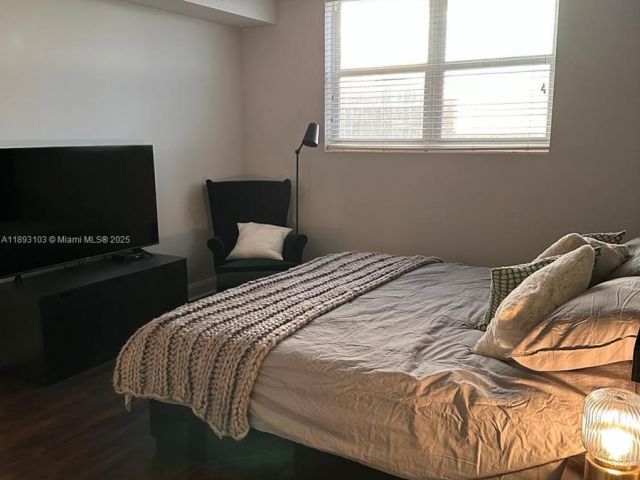 1-bedroom condo for rent in Hollywood - 3000 S Ocean Dr 612 - MondialRealty