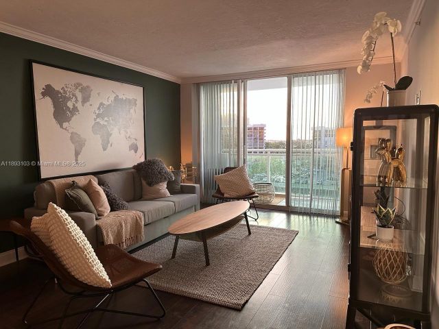 1-bedroom condo for rent in Hollywood - 3000 S Ocean Dr 612 - MondialRealty