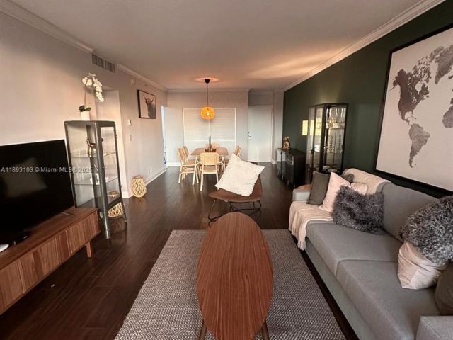 1-bedroom condo for rent in Hollywood - 3000 S Ocean Dr 612 - MondialRealty