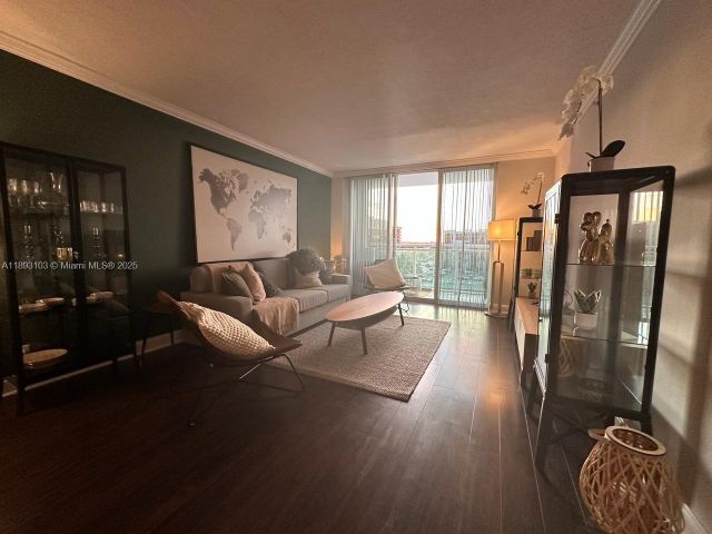 1-bedroom condo for rent in Hollywood - 3000 S Ocean Dr 612 - MondialRealty