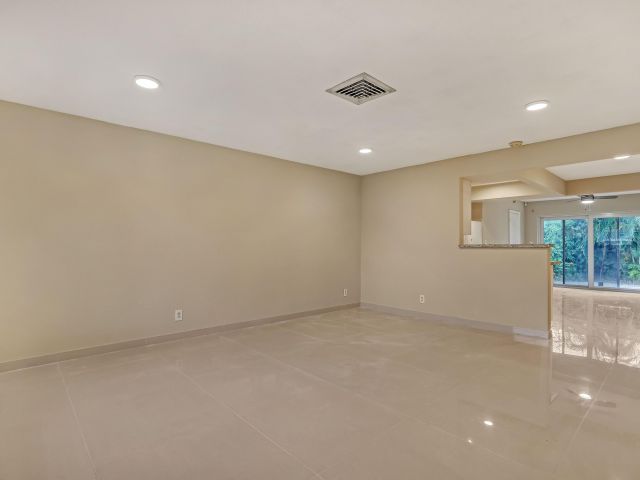 Home for rent at 3548 NE 5th Drive - photo 6644009