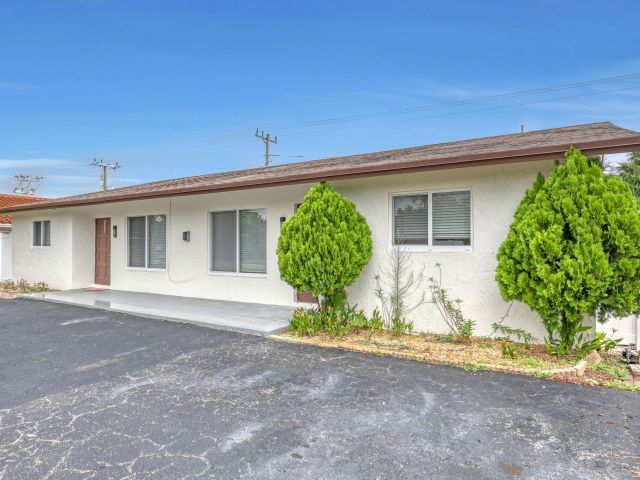 Home for rent at 3548 NE 5th Drive - photo 6644011