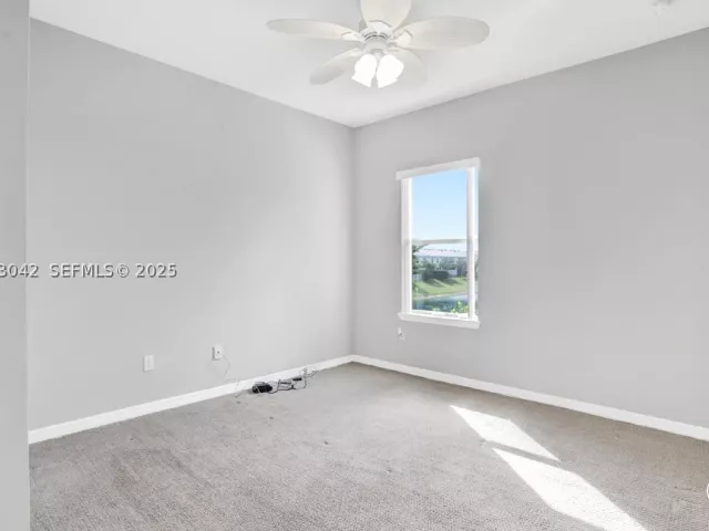 3-bedroom home for sale in Hollywood - 1422 Silk Oak Dr - MondialRealty