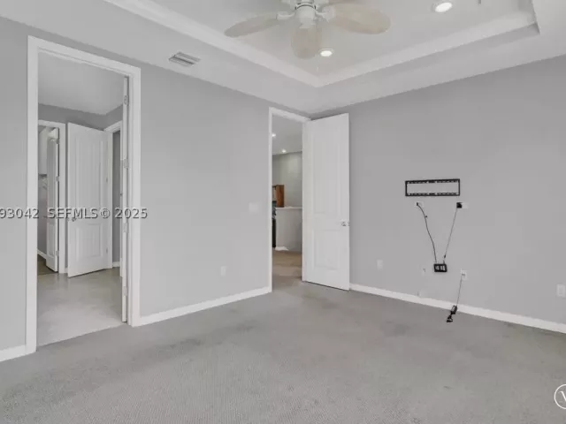 3-bedroom home for sale in Hollywood - 1422 Silk Oak Dr - MondialRealty