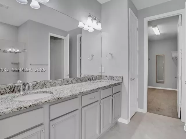 3-bedroom home for sale in Hollywood - 1422 Silk Oak Dr - MondialRealty