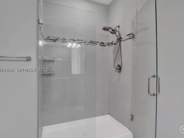 3-bedroom home for sale in Hollywood - 1422 Silk Oak Dr - MondialRealty