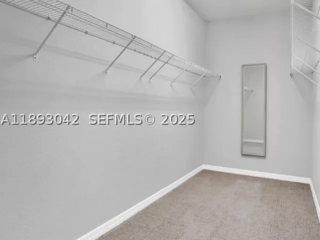 3-bedroom home for sale in Hollywood - 1422 Silk Oak Dr - MondialRealty
