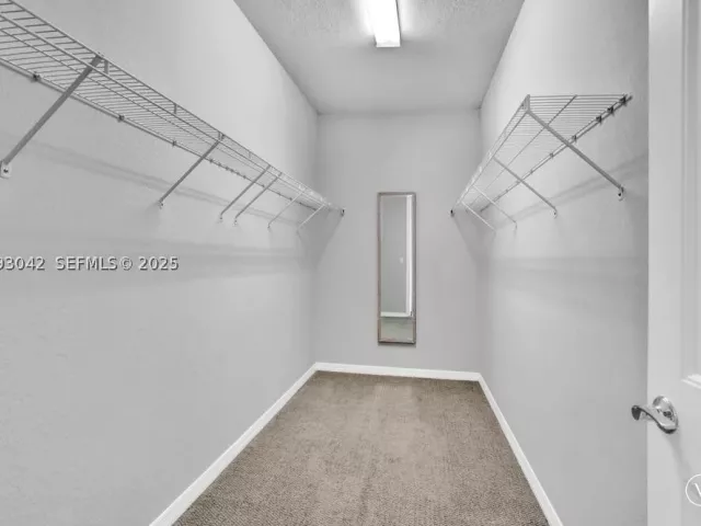 3-bedroom home for sale in Hollywood - 1422 Silk Oak Dr - MondialRealty