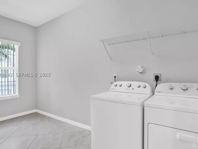 3-bedroom home for sale in Hollywood - 1422 Silk Oak Dr - MondialRealty