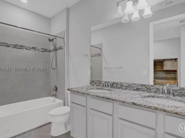 3-bedroom home for sale in Hollywood - 1422 Silk Oak Dr - MondialRealty